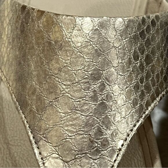 FitFlop Lulu Metallic Snake Flip-Flop Size 10 - Picture 7 of 14